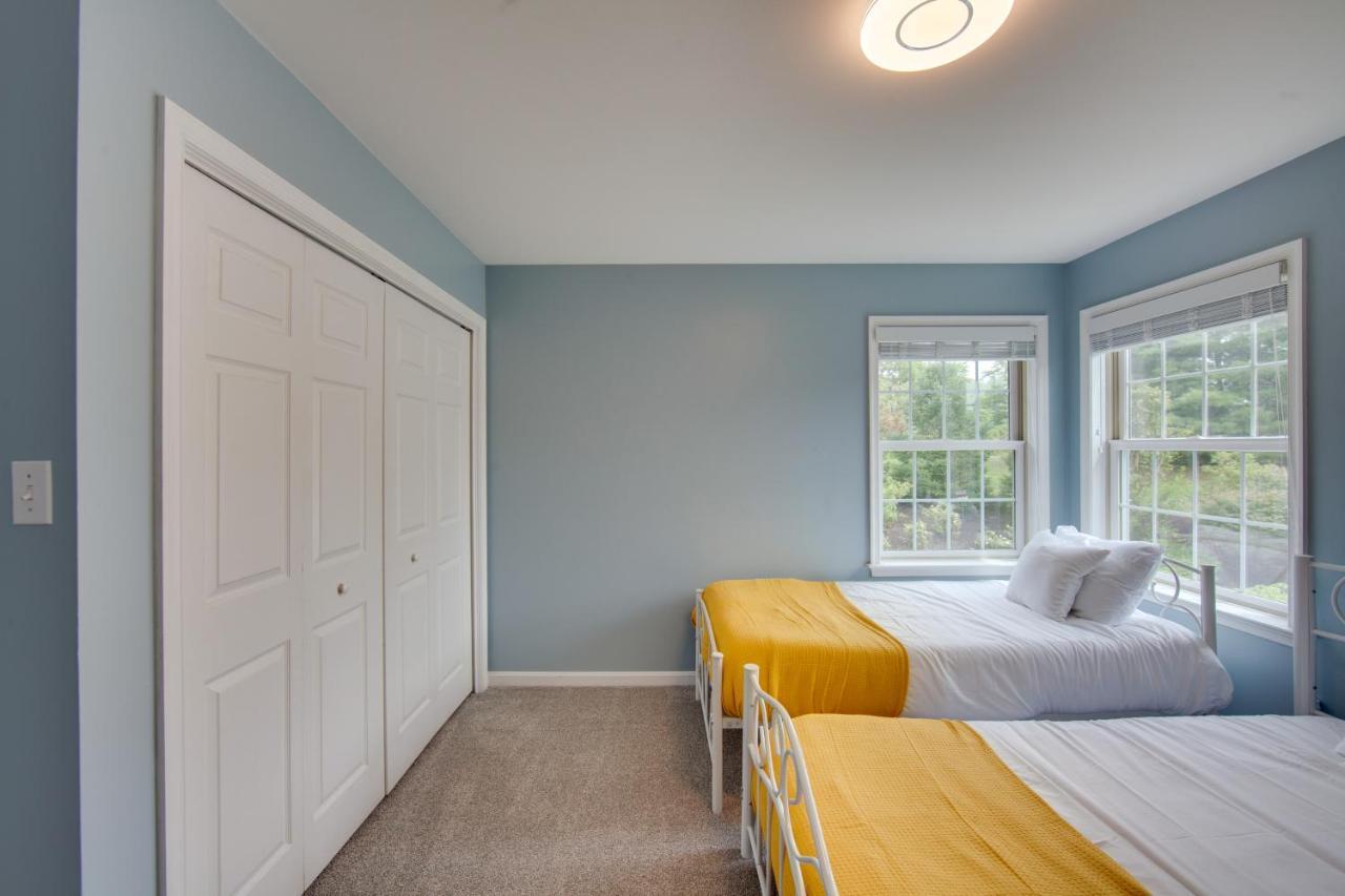 Hideaway With Game And Large Yard!